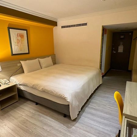 Lily Hotel Kaohsiung Exterior photo