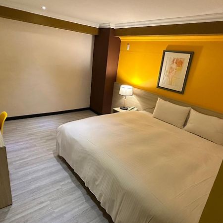Lily Hotel Kaohsiung Exterior photo