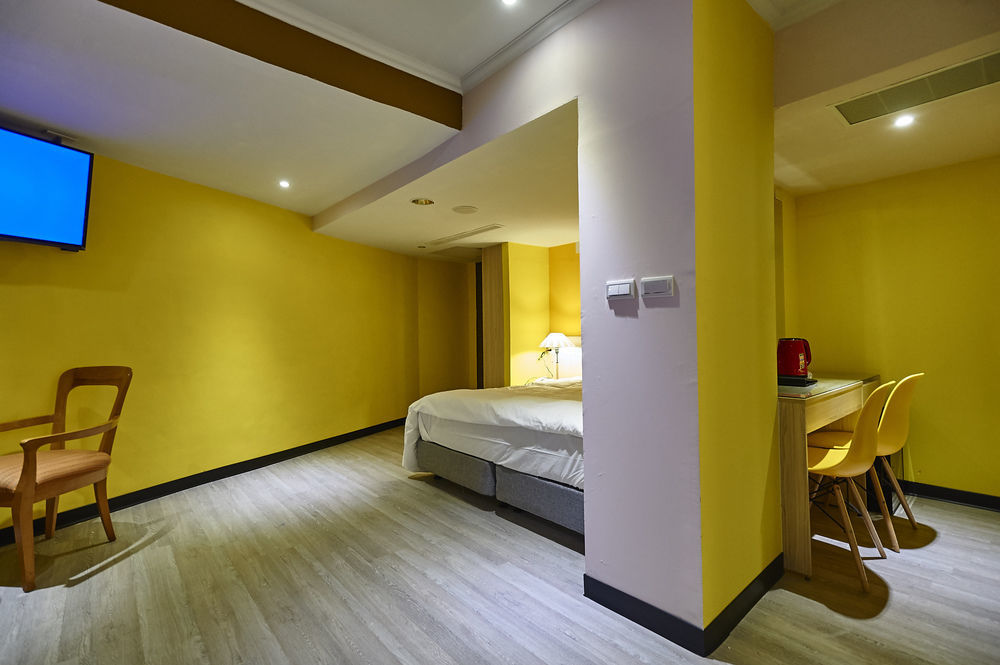 Lily Hotel Kaohsiung Exterior photo